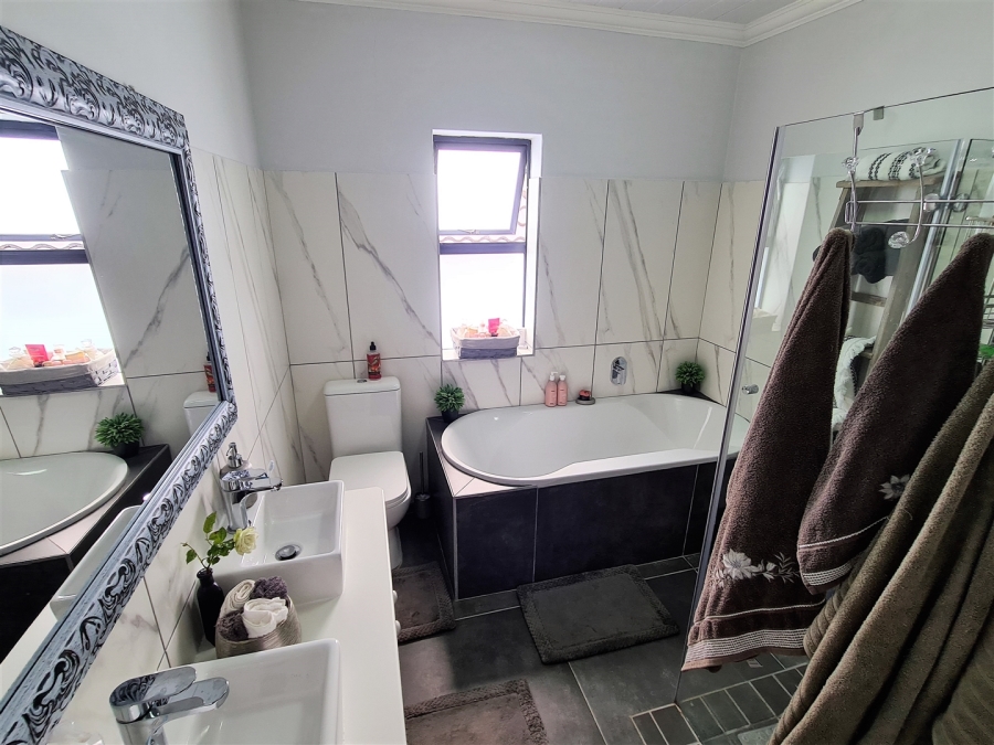 5 Bedroom Property for Sale in Dana Bay Western Cape